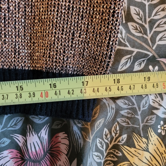 Glam Vintage Gold Knit Top! - Picture 14 of 14